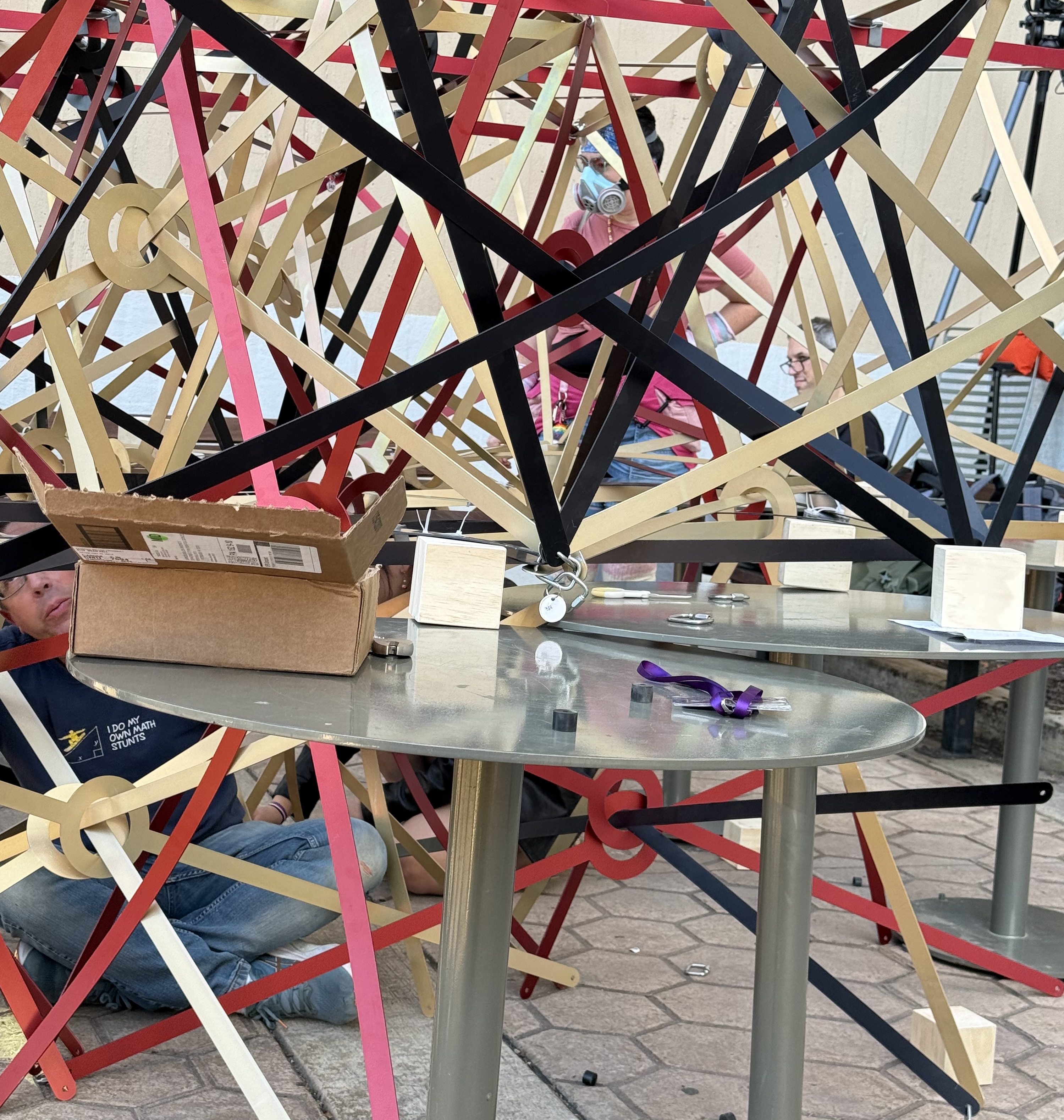 People building the sculpture